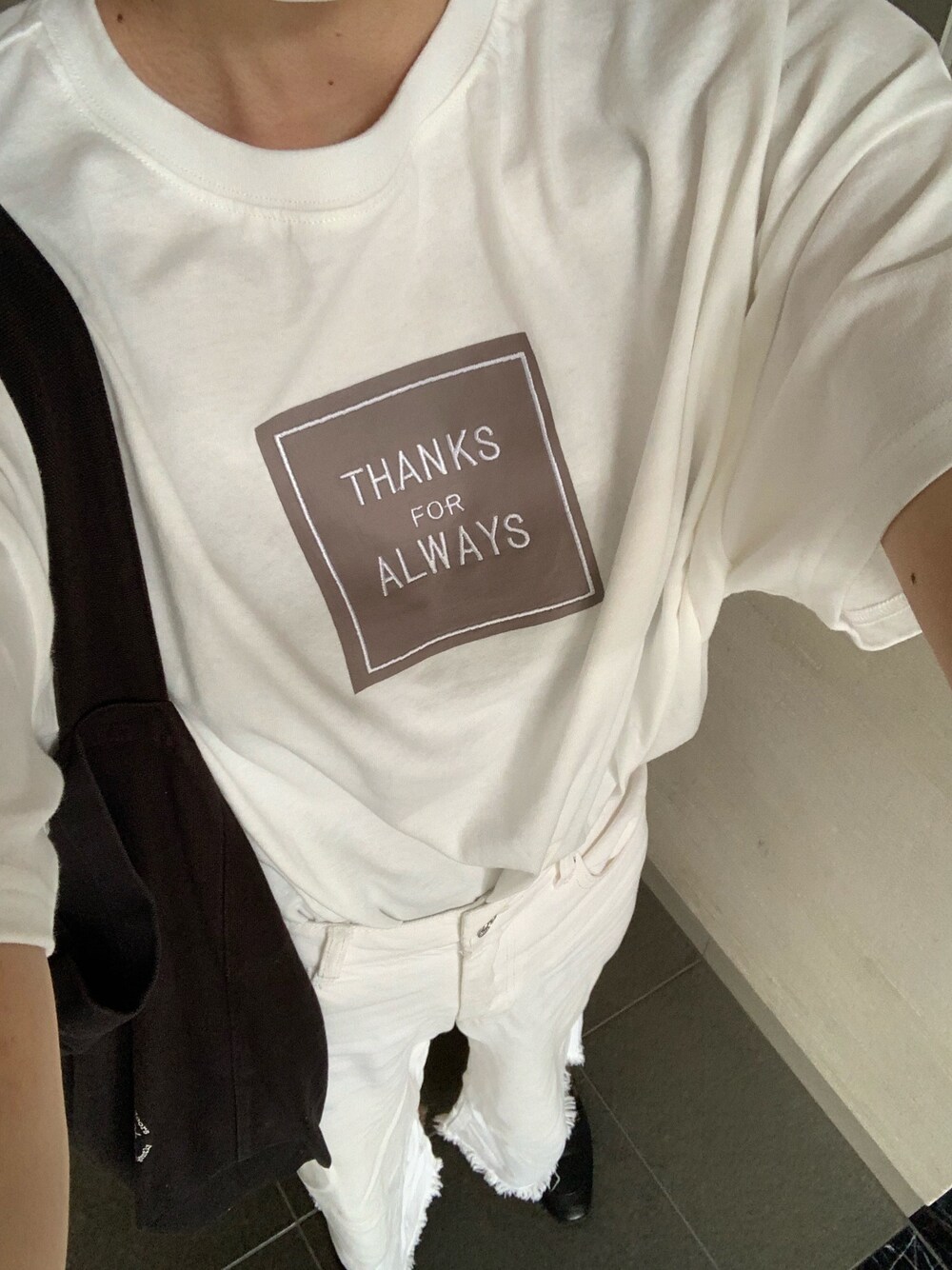 「春夏コーデ、楽チンコーデ、おしゃれさんと繋がりたい、休日スタイル、大人カジュアル、着回しコーデ、プチプラコーデ、カジュアル、ワントーンコーデ、ユニクロ」｜「FMOOKのアイテム（Tシャツ/カットソー、ホワイト系）」を使った、keiko_fmookさん（レディース・165cm）の春コーディネートの1枚目の写真