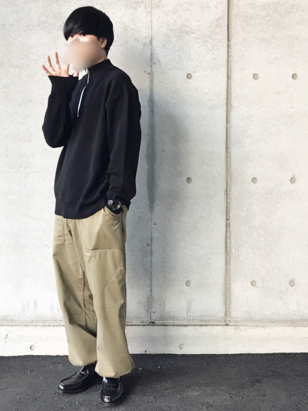 「wearhalloween2017、秋冬、キレイめ、シンプル、カーキ、ジップアップ、モックネック、Klasse14、高校生」｜「UNITED TOKYOのオーバーサイズハーフジップハイネックニット（ニット/セーター、ブラック系）」を使った、ゆーとさん（メンズ・175cm）の秋コーディネートの1枚目の写真