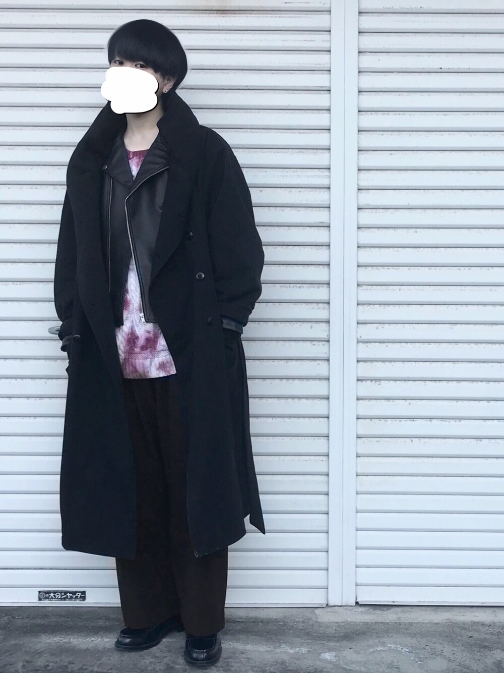 「冬、ゆるコーデ、おしゃれさんと繋がりたい、黒、ロングコート、ローファー、ライダース、アウターONアウター、高校生」｜「IroquoisのC/Wカツラギバックネル（ダッフルコート、ブラック系）」を使った、ゆーとさん（メンズ・175cm）の冬コーディネートの1枚目の写真