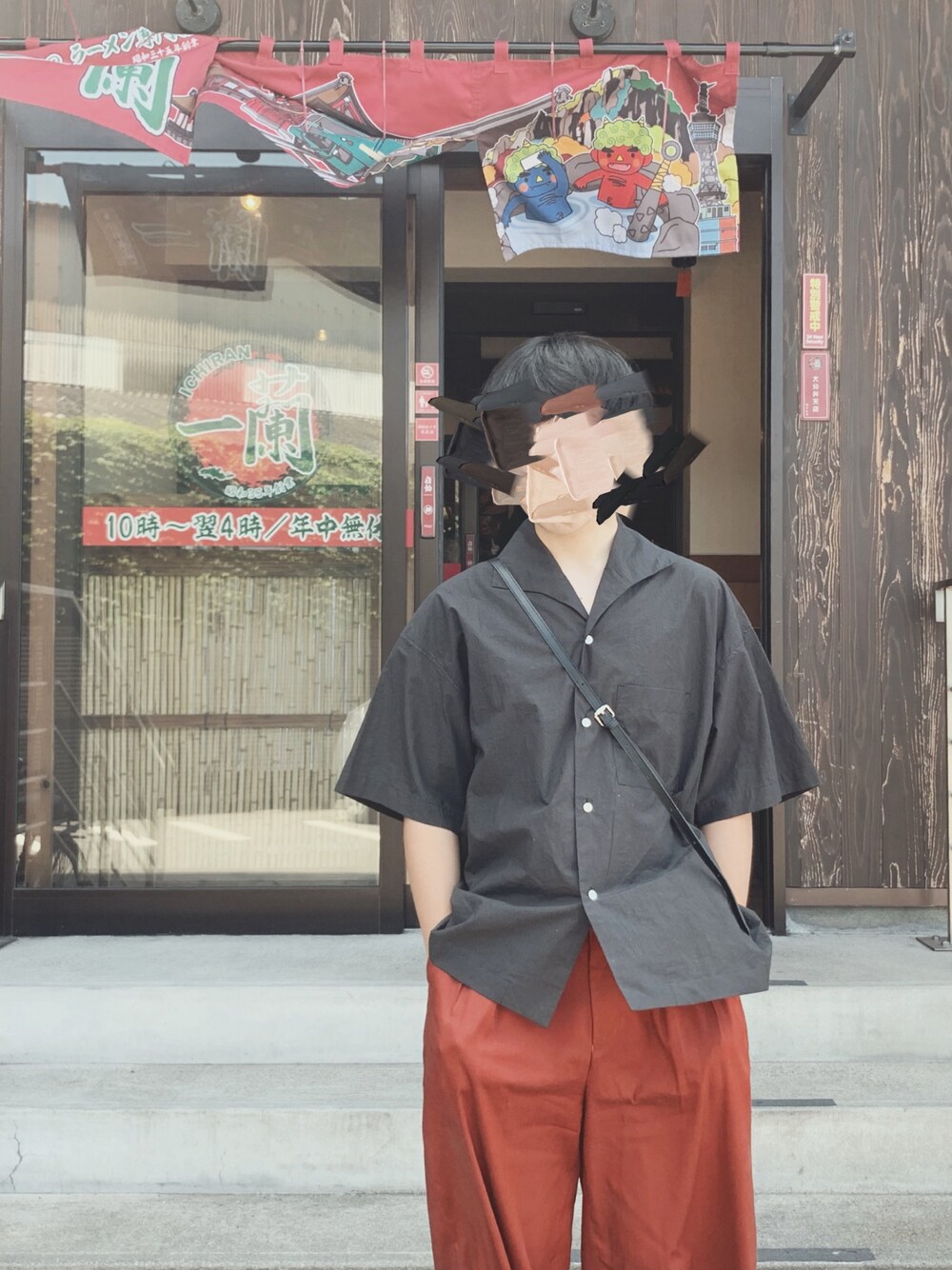 「UNDECORATEDの【UNDECORATED】パウダーコットンシャツ（シャツ/ブラウス、ブラック系）」を使った、ゆーとさん（メンズ・176cm）の夏コーディネートの1枚目の写真