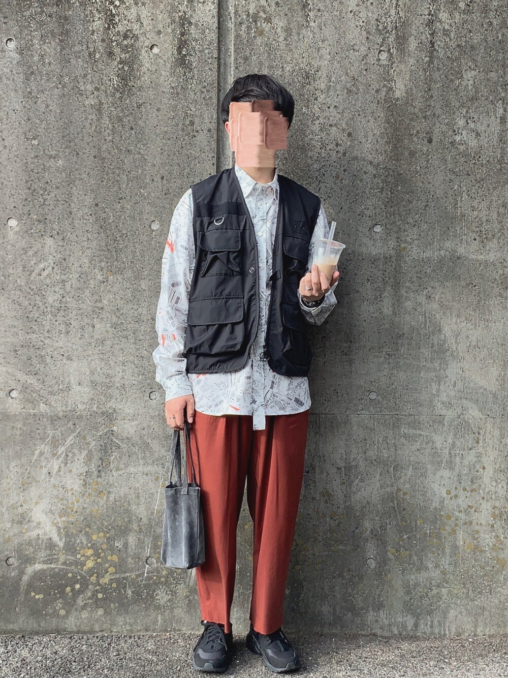 「秋のコーデ、お洒落さんとつながりたい、ビッグシルエット、チェック柄に恋してる、ラフ、大人コーデ、シャツ、ベスト」｜「Name.の【Name.】TRASH PATTERN LONG SLEEVE SH（シャツ/ブラウス、ホワイト系）」を使った、ゆーとさん（メンズ・176cm）の秋コーディネートの1枚目の写真