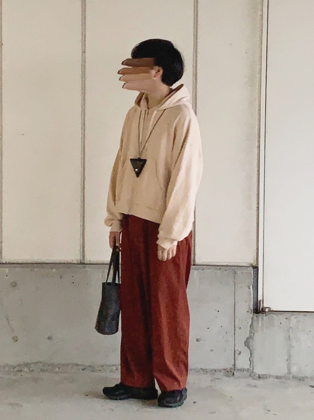 「wearhalloween2019、宇宙兄弟、シンプル、カジュアルコーデ、オーバーサイズ、ラフ、ビックシルエット、暖色、ピンクベージュ、ショート丈」｜「wonderlandのZip parka（パーカー、ピンク系）」を使った、ゆーとさん（メンズ・176cm）の秋コーディネートの1枚目の写真