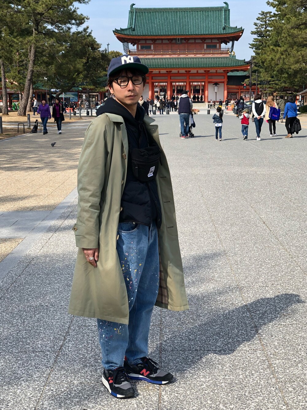 「ペイントデニム、ニューバランス、ビームス、ジャーナルスタンダード、おじコート、メガネ男子、Chrome Hearts、パーカー」｜「NEW BALANCEの★[ニューバランス] NEW BALANCE M998 CBL USA（スニーカー、ブラック系）」を使った、taiyo-smileさん（メンズ・165cm）の冬コーディネートの1枚目の写真