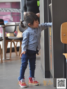 「xpdのアイテム（シャツ/ブラウス、ブルー系）」を使った、Aimiさん（レディース）の冬コーディネート