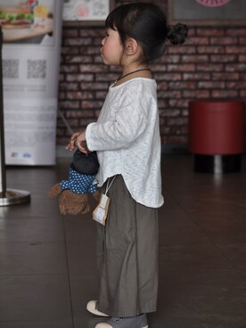 「xxbyのアイテム（Tシャツ/カットソー、ホワイト系）」を使った、Aimiさん（レディース）の冬コーディネート