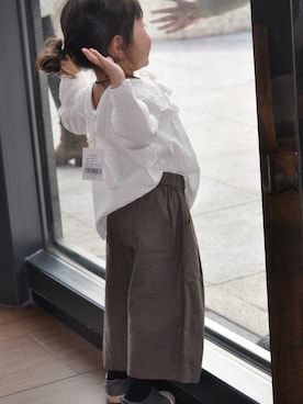 「xxbyのアイテム（シャツ/ブラウス、ホワイト系）」を使った、Aimiさん（レディース）の冬コーディネート