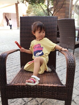 「xxbyのアイテム（ワンピース、ゴールド系）」を使った、Aimiさん（レディース）の春コーディネート