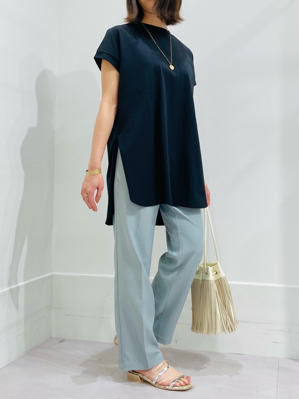「GeeRA、オトナ女子、シンプル、プチプラ、きれいめカジュアル、パンツスタイル、キレイめ、Tシャツ」｜「GeeRAの【21夏新着】綿100％フレンチスリーブチュニックＴシャツ（Tシャツ/カットソー、ブラック系）」を使った、GeeRAさん（レディース・157cm）の夏コーディネートの1枚目の写真