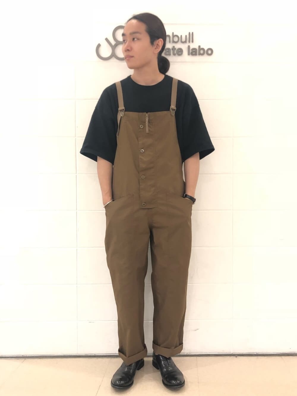 「ジョンブル、ジョンブル　プライベート　ラボ(Johnbull Private labo)、Johnbull Private labo、johnbull、サロペット、オーバーオール、夏だ！Tシャツ着よう！、革靴、オトナカジュアル、夏」｜「Johnbullのワークオーバーオール（サロペット/オーバーオール、ブラウン系）」を使った、kyamiさん（メンズ・175cm）の夏コーディネートの1枚目の写真