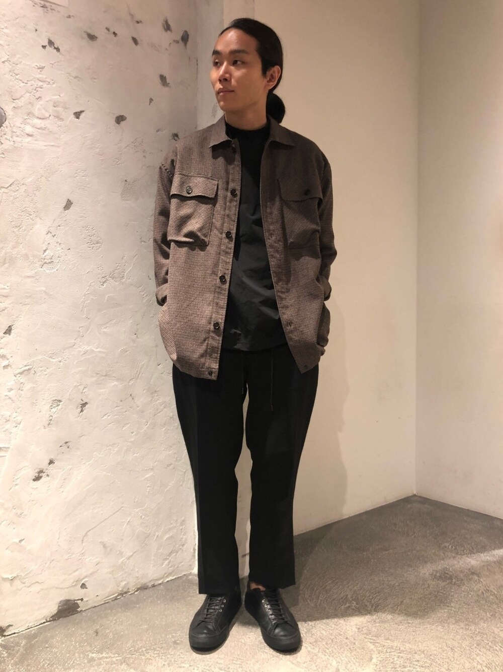 「ジョンブル、ジョンブル　プライベート　ラボ(Johnbull Private labo)、Johnbull Private labo、johnbull、秋のカフェオレコーデ、秋のコーデ、オーバーサイズ、ゆるコーデ、カジュアルコーデ、大人コーデ」｜「Johnbullのシャツジャケット（その他アウター、レッド系）」を使った、kyamiさん（メンズ・175cm）の夏コーディネートの1枚目の写真