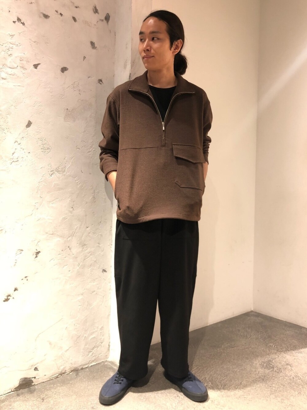 「ジョンブル、ジョンブル　プライベート　ラボ(Johnbull Private labo)、johnbull、Johnbull Private labo、ハーフジップ、秋のコーデ、大人カジュアル、秋冬、シンプルコーデ、秋色」｜「Johnbullのエアレットジッププルオーバー（その他アウター、ブラウン系）」を使った、kyamiさん（メンズ・175cm）の秋コーディネートの1枚目の写真