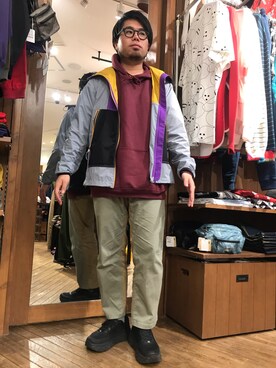 「and wander（アンドワンダー）のアイテム（ナイロンジャケット）」を使った、maeyamaさん（メンズ・170cm）の春コーディネート