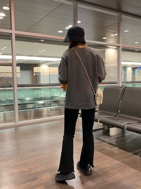 「MSCHF（ミスチーフ）のアイテム（トップス）」を使った、ayanoさん（レディース・163cm）の秋コーディネート