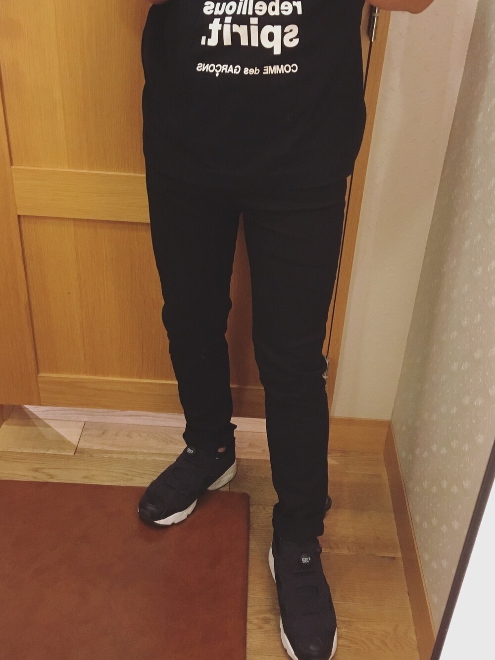 「COMME des GARCONS HOMME PLUSのアイテム（Tシャツ/カットソー、ブラック系）」を使った、masatO_oさん（メンズ・166cm）の秋コーディネートの1枚目の写真