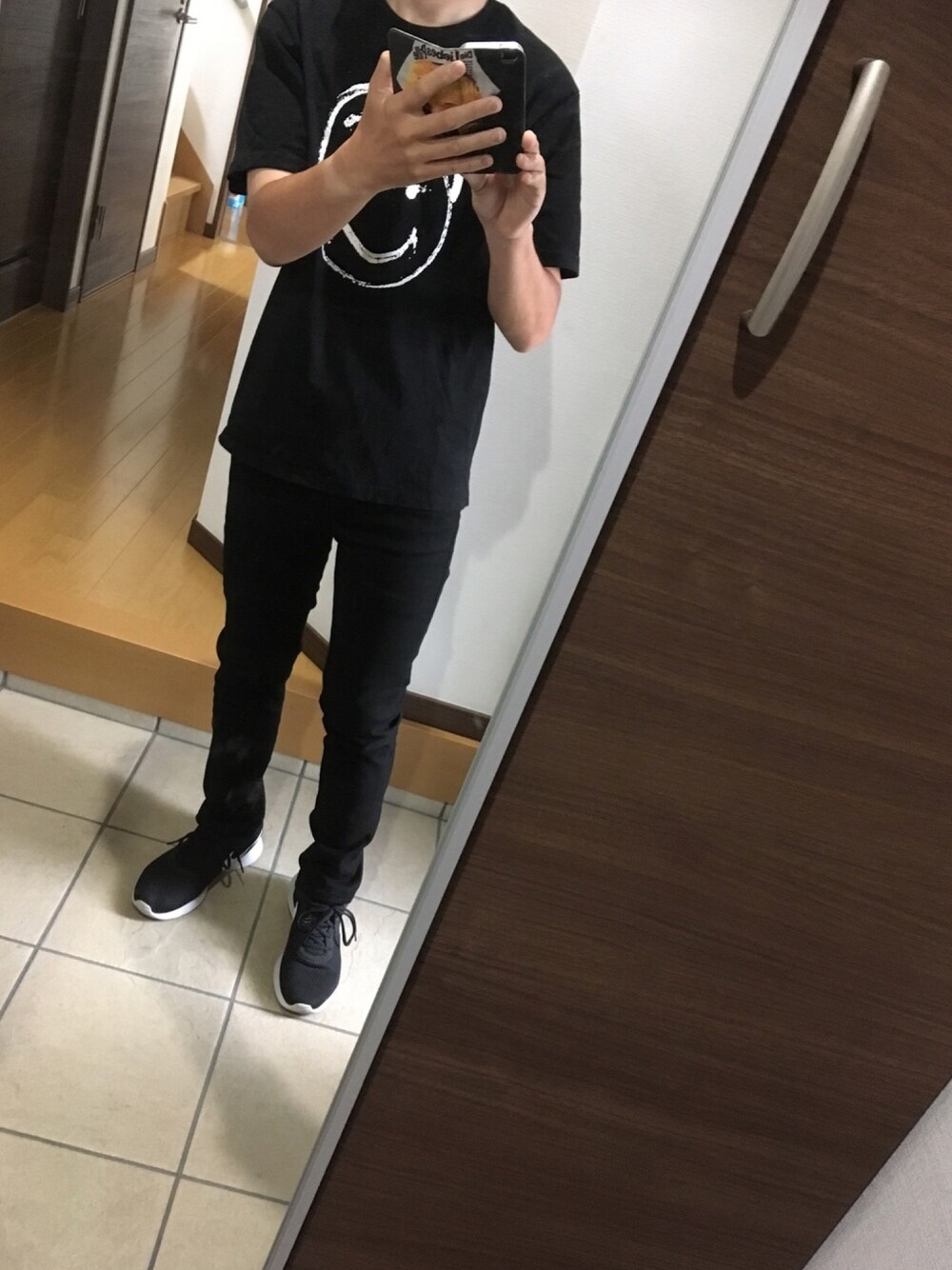 「UNDERCOVERのアイテム（Tシャツ/カットソー、ブラック系）」を使った、masatO_oさん（メンズ・166cm）の秋コーディネートの1枚目の写真