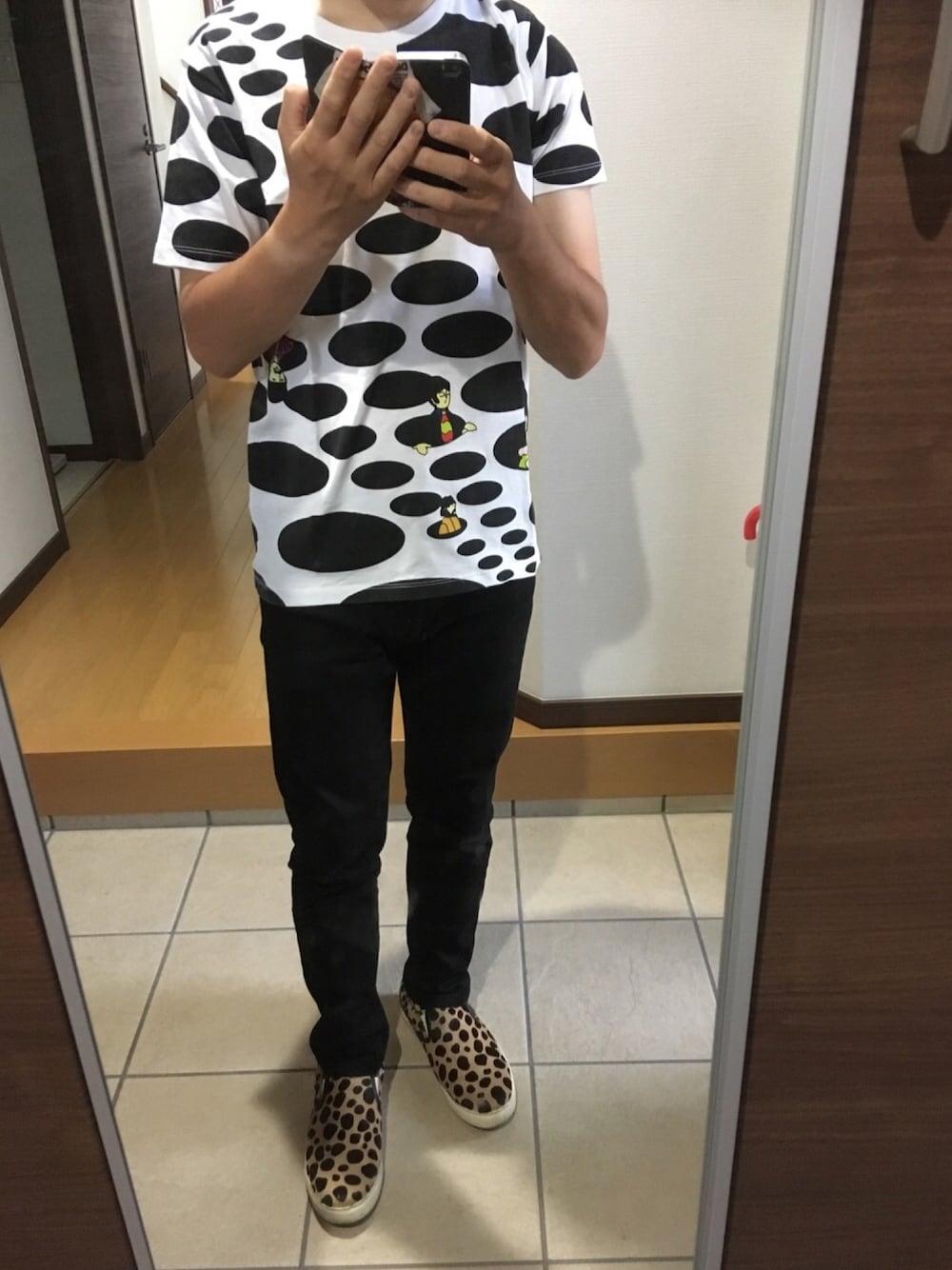 「Design Tshirts Store graniphのアイテム（Tシャツ/カットソー、ホワイト系）」を使った、masatO_oさん（メンズ・166cm）の秋コーディネートの1枚目の写真