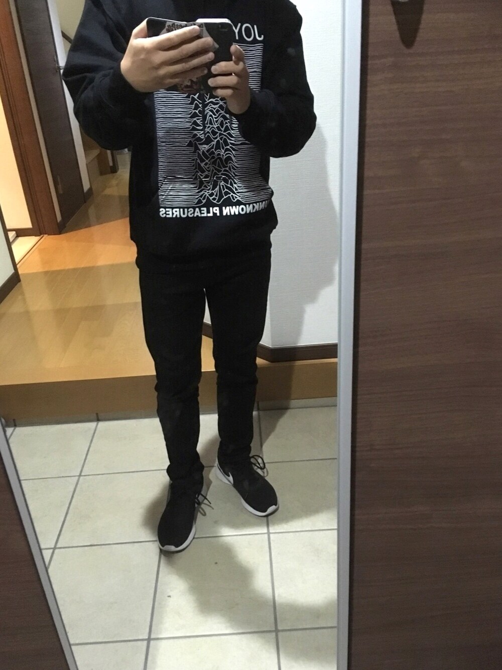 「JOY DIVISIONのアイテム（パーカー、ブラック系）」を使った、masatO_oさん（メンズ・166cm）の秋コーディネートの1枚目の写真