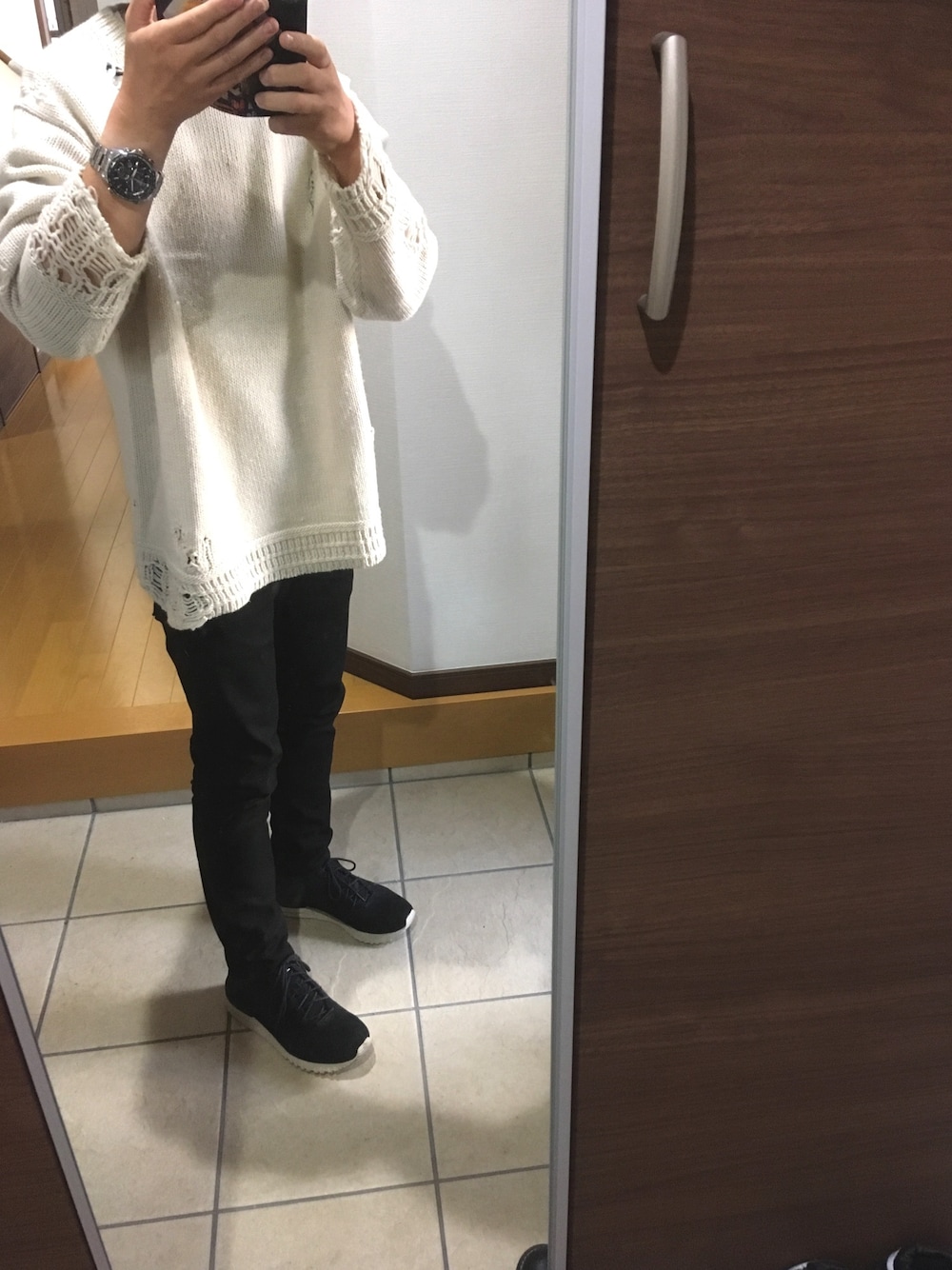 「VICTIMのアイテム（ニット/セーター、ホワイト系）」を使った、masatO_oさん（メンズ・166cm）の秋コーディネートの1枚目の写真