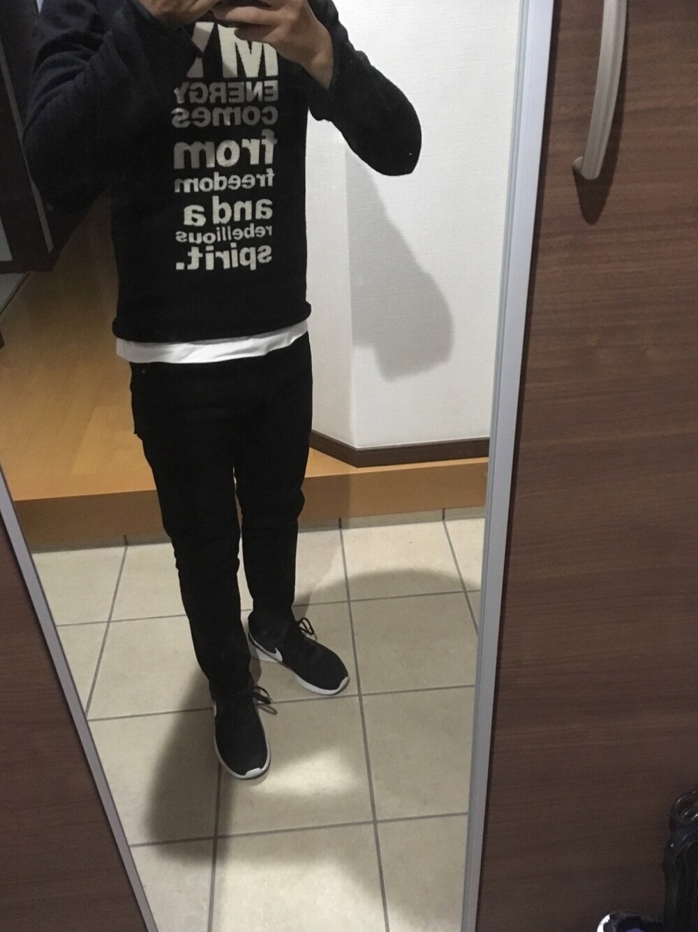 「COMME des GARCONSのアイテム（ニット/セーター、ブラック系）」を使った、masatO_oさん（メンズ・166cm）の秋コーディネートの1枚目の写真