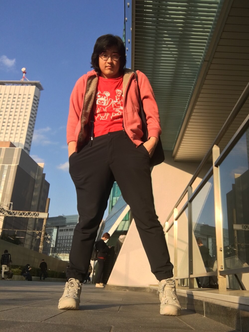 「矢島ちゃんTシャツのアイテム（Tシャツ/カットソー、レッド系）」を使った、マシカヤコタオさん（キッズ・179cm）の春コーディネートの1枚目の写真