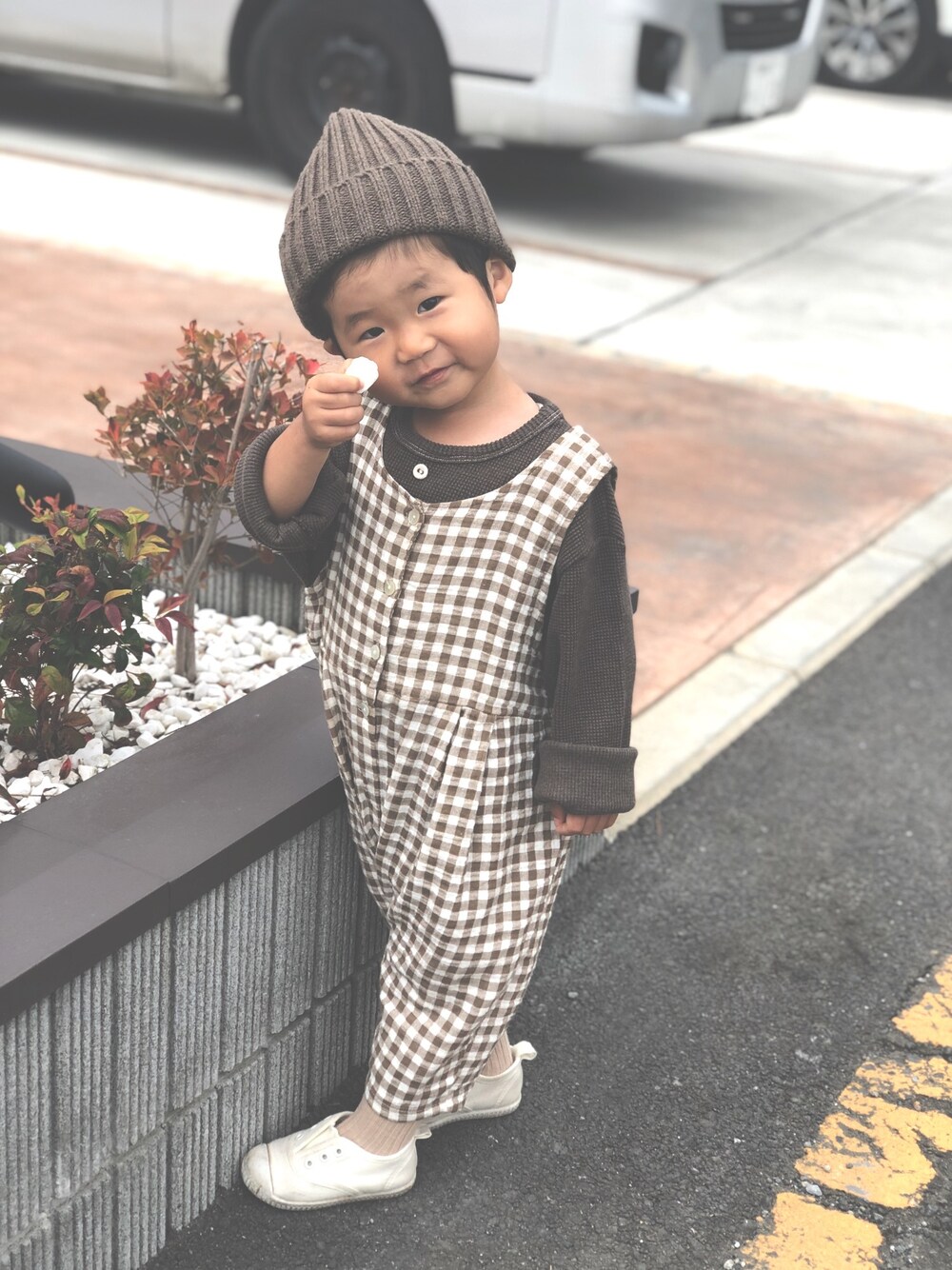 「ゆるコーデ、サロペット、くすみカラー、おとこのこ、2歳、2歳5ヶ月、韓国子供服、韓国子供服giyomi」｜「韓国子供服 びすくのアイテム（オールインワン・サロペット、ブラウン系）」を使った、shocoさん（レディース・155cm）の秋コーディネートの1枚目の写真