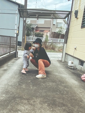 「GU（ジーユー）のアイテム（Tシャツ/カットソー、ブラック系）」を使った、shocoさん（レディース・155cm）の秋コーディネート