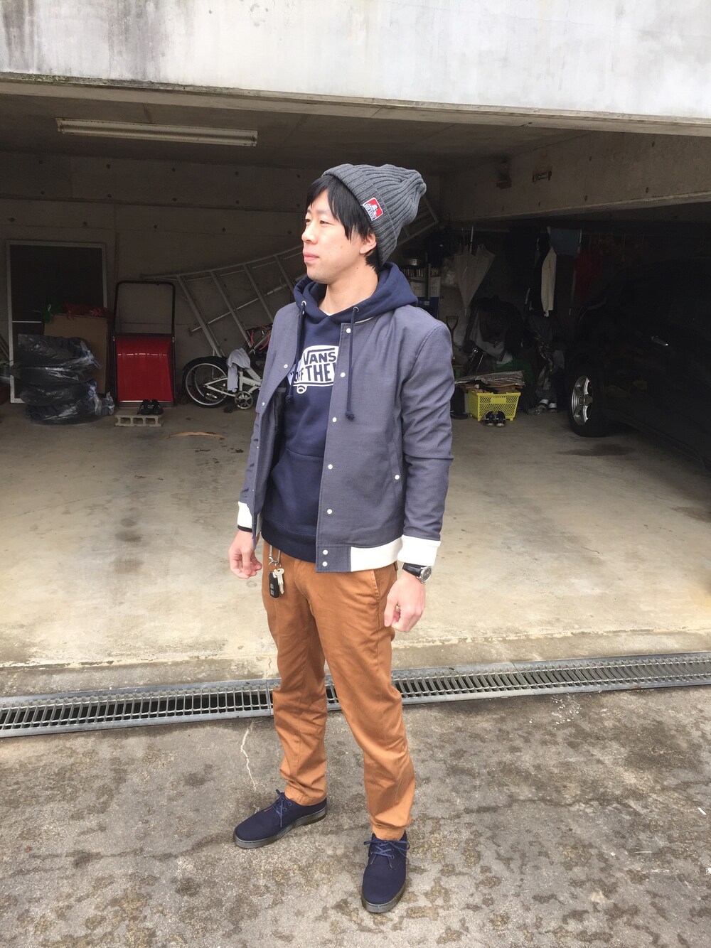 「BEN DAVISのアイテム（ニットキャップ/ビーニー、グレー系）」を使った、タニをさん（メンズ・175cm）の冬コーディネートの1枚目の写真