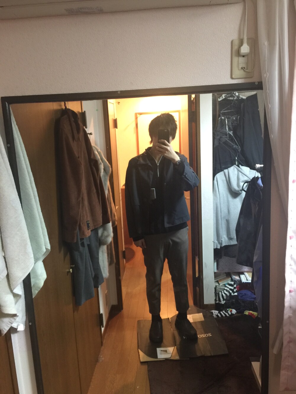 「ブルゾン、ハーフジップ、スラックス、アンクルパンツ、HARE、UNITED TOKYO、STUDIOUS、Daniel Wellington、ブーツ」｜「HAREのTWGジャン(HARE)（ブルゾン、グレー系）」を使った、黒さん（メンズ・183cm）の秋コーディネートの1枚目の写真