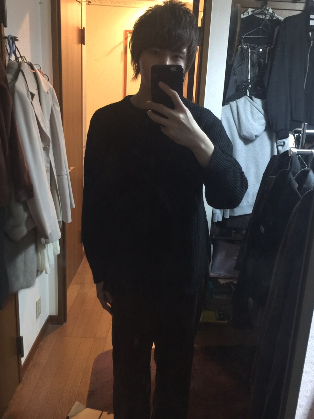 「ニット、サイドジップ、ワイトパンツ、コーデュロイ、MONKEY TIME、STUDIOUS、Daniel Wellington」｜「MONKEY TIMEの＜monkey time＞ PE AZE SIDE ZIP CREWNECK KNIT/ニット（ニット/セーター、ブラック系）」を使った、黒さん（メンズ・183cm）の冬コーディネートの1枚目の写真