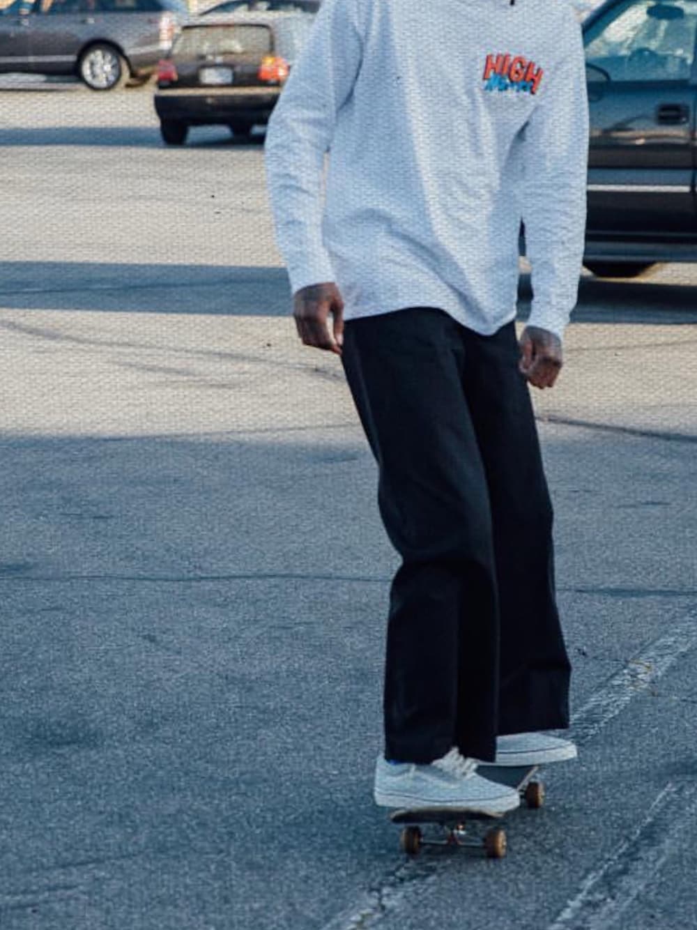 「ストリート、ボード」｜「Dickiesのアイテム（その他パンツ、ブラック系）」を使った、黒さん（メンズ・183cm）の春コーディネートの1枚目の写真