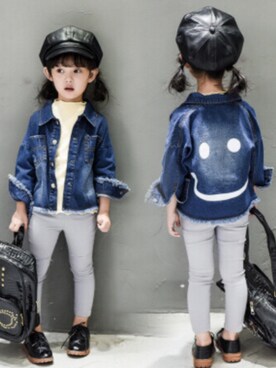 「子供服」｜「アイテム（デニムジャケット）」を使った、comooo.storeさん（キッズ・110cm）の春コーディネート