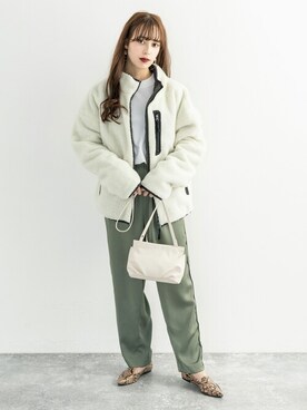 「オフホワイト」｜「アイテム（ブルゾン）」を使った、Rocky Monroeさん（レディース・164cm）の秋コーディネート