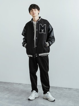 「コーデュロイパンツ」｜「アイテム（スタジャン）」を使った、Rocky Monroeさん（メンズ・176cm）の冬コーディネート