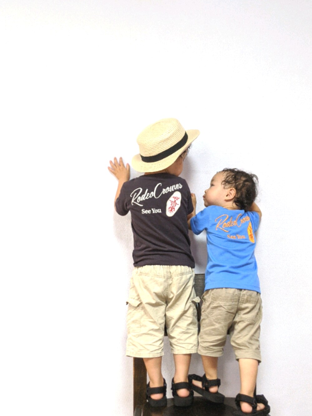 「Rodeo Crownsのアイテム（Tシャツ/カットソー、グレー系）」を使った、json115さん（キッズ・110cm）の夏コーディネートの1枚目の写真