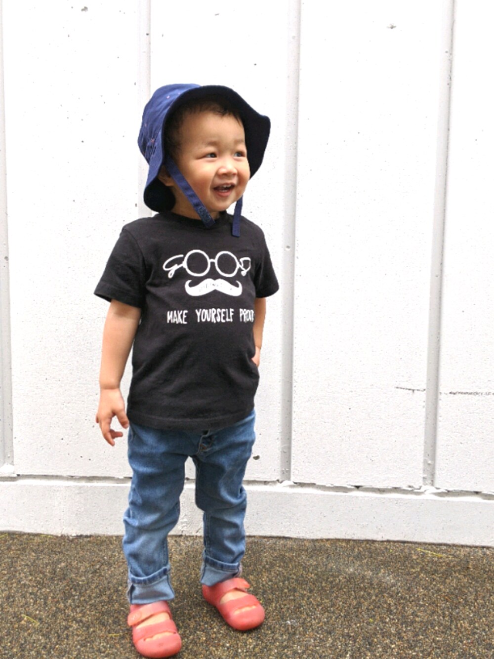 「patagoniaのpatagonia/パタゴニア BabySunBucketHat ベイビーサンバケツハット（ハット、ブルー系）」を使った、json115さん（キッズ・100cm）の夏コーディネートの1枚目の写真