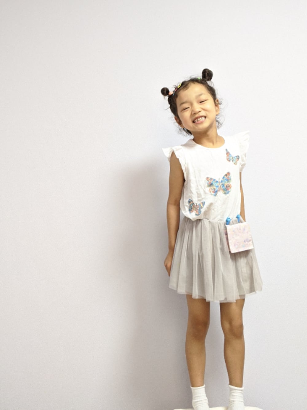 「ZARAのアイテム（Tシャツ/カットソー、ホワイト系）」を使った、json115さん（キッズ・120cm）の夏コーディネートの1枚目の写真
