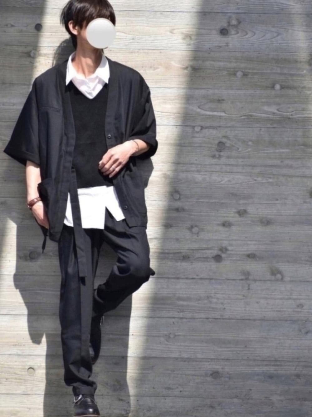 「グルカパンツ、モノトーンコーデ、CREARELINOコーデ、CREARE LINO、キレイめ、ニットベスト、R2021コーデ、2021ss、夏コーデ、ノーカラージャケット」｜「CREARE -LINO-の【2021春夏】2WAYノーカラーシャツジャケット<セットアップ可>（ノーカラージャケット、ブラック系）」を使った、y_Oさん（メンズ・168cm）の春コーディネートの1枚目の写真