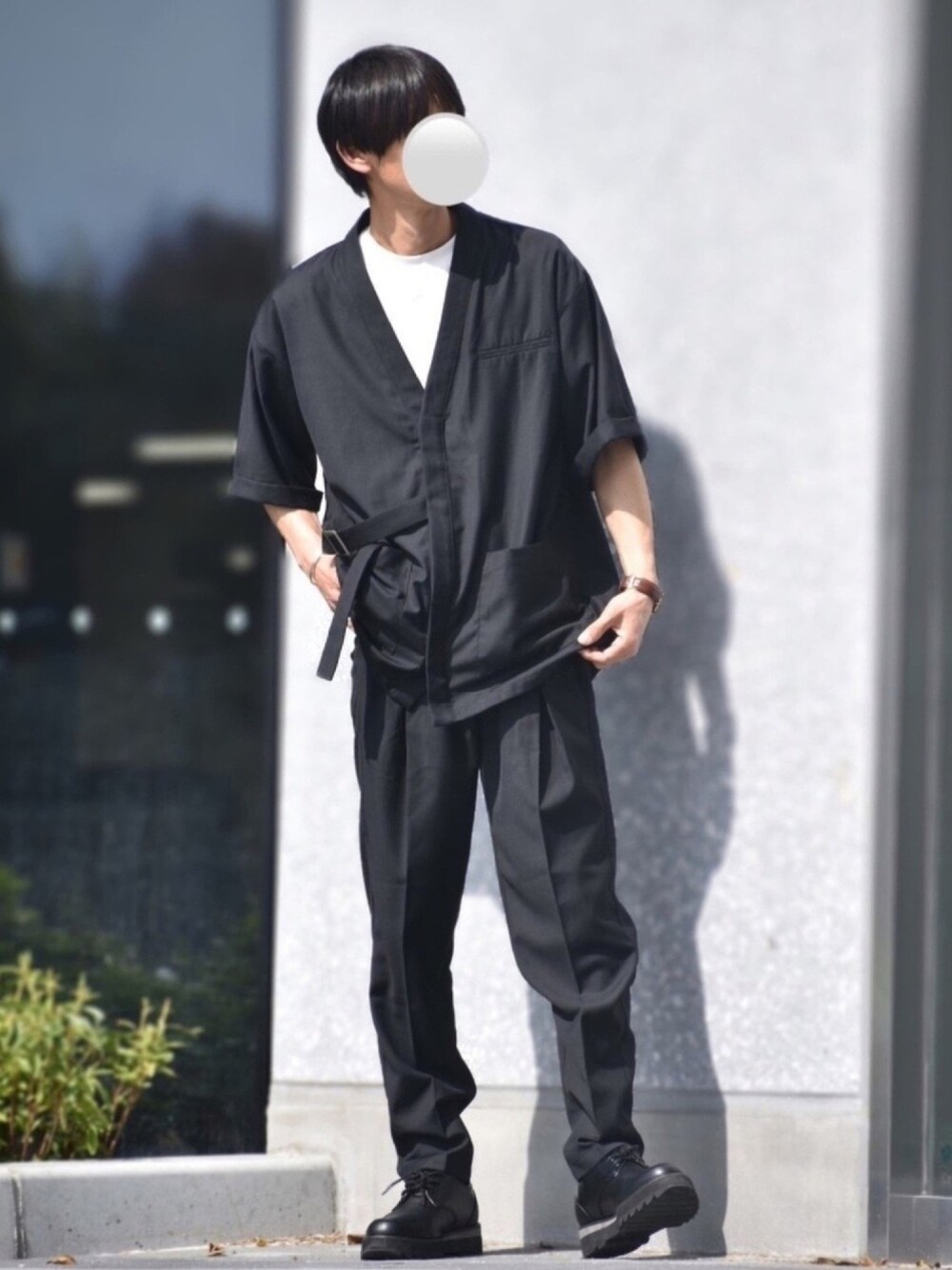 「セットアップ、モノトーン、２ＷＡＹ、CREARELINOコーデ、crearelino、CREARE LINO、ノーカラージャケット、グルカパンツ、白Tシャツ、R2021コーデ」｜「CREARE -LINO-の【2021春夏】2WAYノーカラーシャツジャケット<セットアップ可>（ノーカラージャケット、ブラック系）」を使った、y_Oさん（メンズ・168cm）の春コーディネートの1枚目の写真