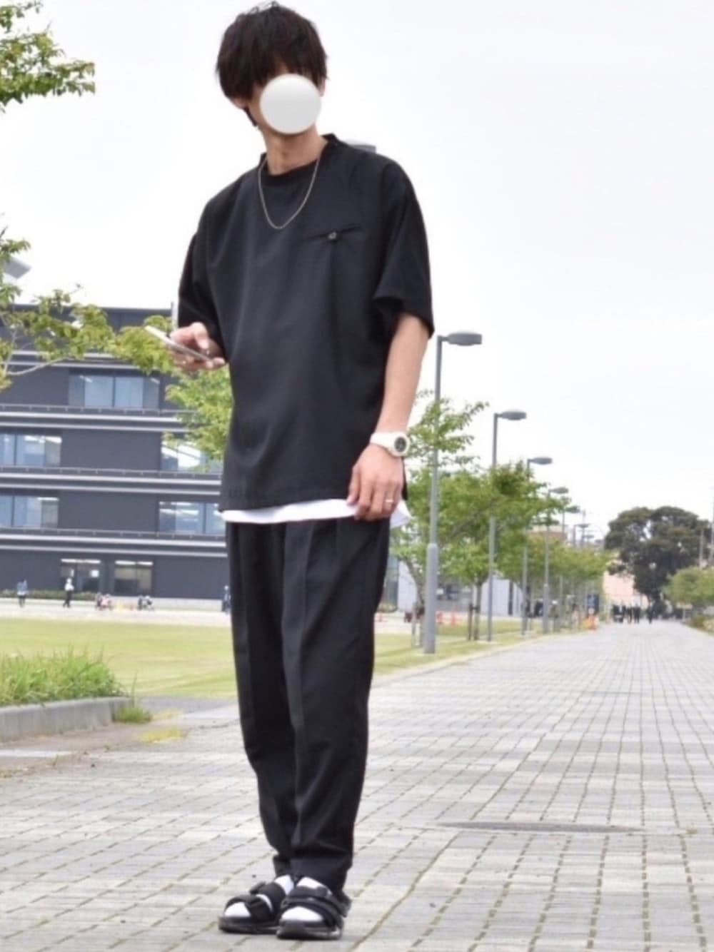 「セットアップ、グルカパンツ、TR胸ポケット  プルオーバーオーバーシャツ、モノトーンコーデ、CREARELINOコーデ、CREARE LINO、レイヤードスタイル、プルオーバー、キレイめ、R2021コーデ」｜「CREARE -LINO-の【2021春夏】TR胸ポケット プルオーバーオーバーシャツ<セットアップ>（シャツ/ブラウス、ブラック系）」を使った、y_Oさん（メンズ・168cm）の春コーディネートの1枚目の写真