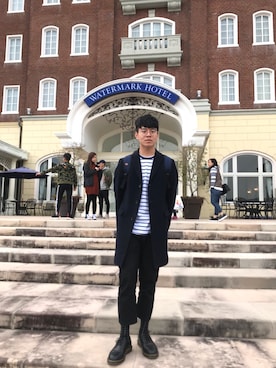 「5（ファイブ）のアイテム（チノパンツ）」を使った、徐士祐さん（メンズ・182cm）の夏コーディネート
