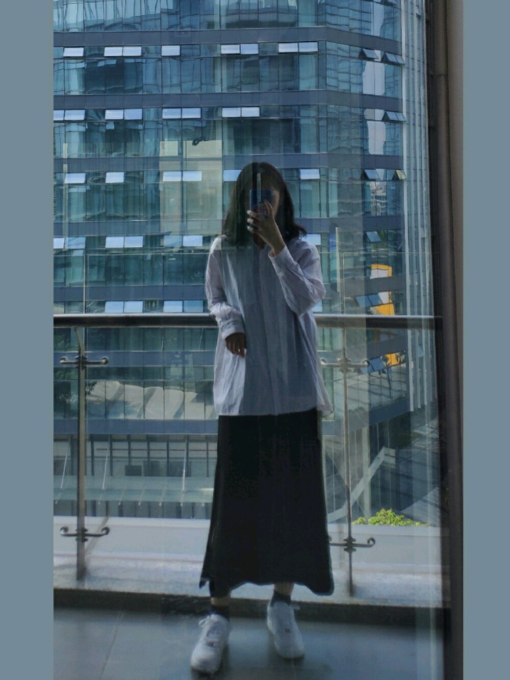 「上班」｜「ZARAのアイテム（シャツ/ブラウス、ホワイト系）」を使った、熬夜甜心冠军さん（レディース・164cm）の秋コーディネートの1枚目の写真