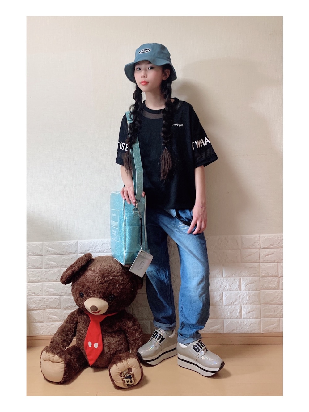 「ZIDDY、ziddyコーデ、ziddygirl、キッズファッション、6年生、小学生コーデ、小学生、ゆるカジ、女の子コーデ、休日スタイル」｜「ZIDDYのZIDDY/天竺シースルーTシャツ（Tシャツ/カットソー、ブラック系）」を使った、RINKA&REIさん（キッズ・155cm）の春コーディネートの1枚目の写真
