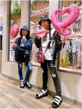 「ZIDDY」｜「アイテム（帽子）」を使った、RINKA&REIさん（キッズ・157cm）の春コーディネート