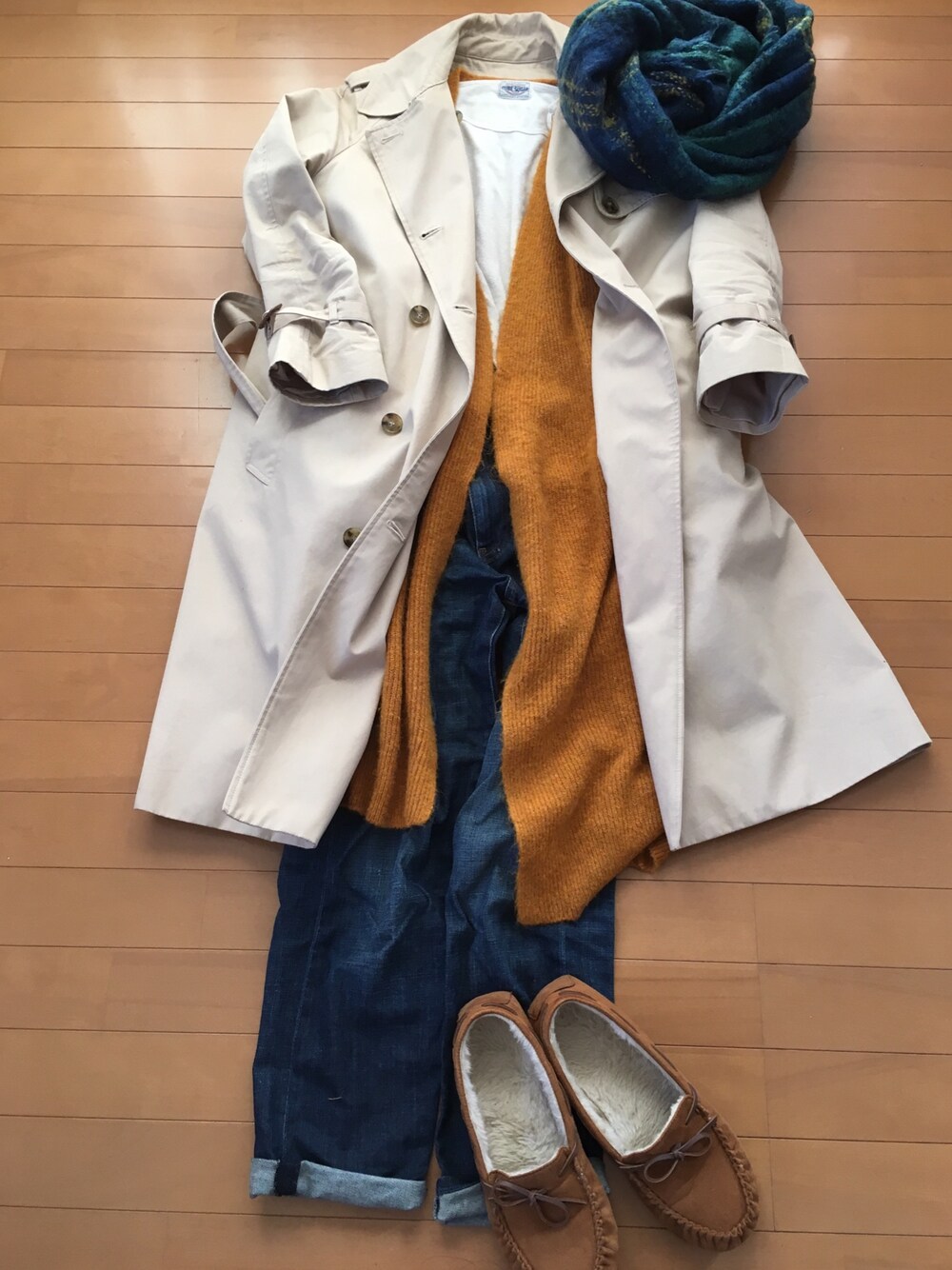 「UNIQLOのハイライズボーイフレンドフィットジーンズ＋EC（デニムパンツ、ブルー系）」を使った、ronsさん（レディース・163cm）の冬コーディネートの1枚目の写真
