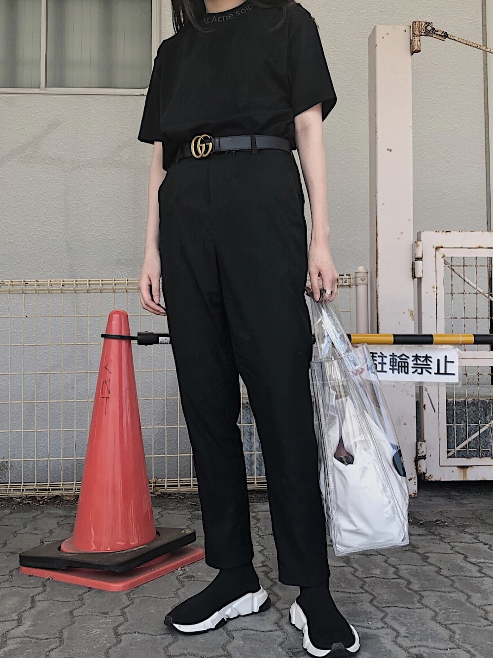 「韓国ファッション」｜「Acne Studiosのアイテム（Tシャツ/カットソー、ブラック系）」を使った、ゆちゃさん（レディース・160cm）の夏コーディネートの1枚目の写真