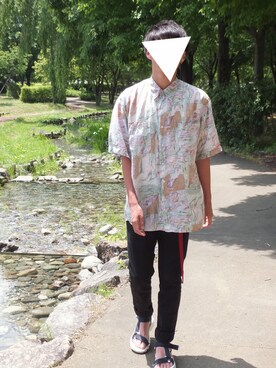 「柄シャツコーデ」｜「アイテム（アクセサリー）」を使った、ヤナツギさん（メンズ・177cm）の夏コーディネート
