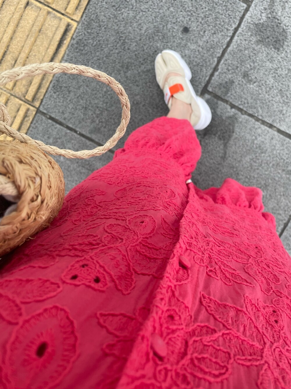 「足元」｜「ZARAのアイテム（ワンピース、ピンク系）」を使った、azureさん（レディース・160cm）の夏コーディネートの1枚目の写真