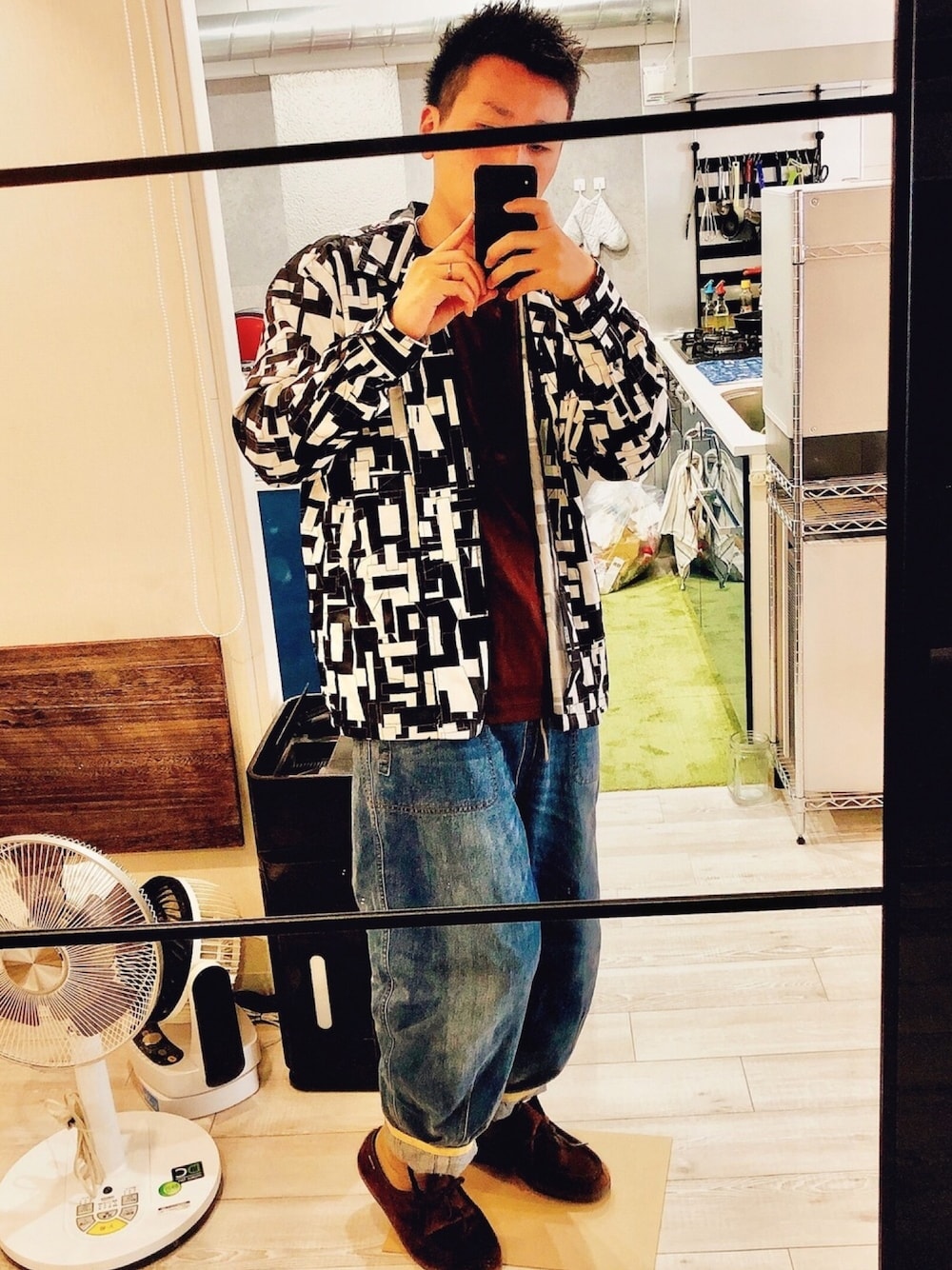 「カジュアルコーデ、リラックススタイル、今日のコーデ、デニムパンツ、古着MIX、ストリートMIX、aditional、ユニクロ、おしゃれさんと繋がりたい」｜「aditionalのコットンリネンデニムリバーシブルパンツ（その他パンツ、ブルー系）」を使った、finks09さん（メンズ・169cm）の春コーディネートの1枚目の写真