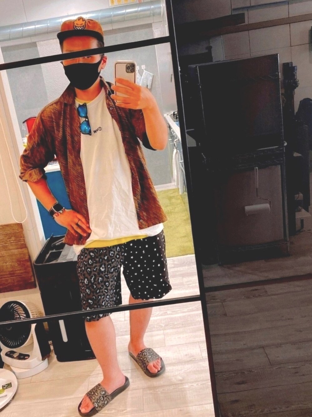 ブラウン系のシャツ/ブラウス、ホワイト系のシャツ/ブラウス、その他のパンツを着用したメンズの夏コーディネートの1枚目の写真