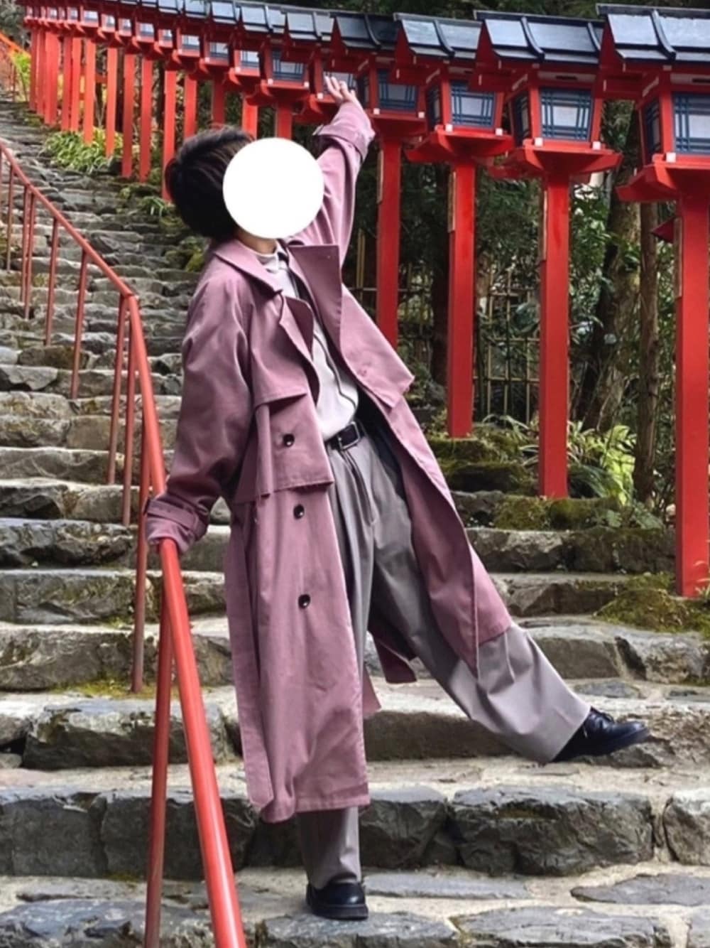 「おしゃれさんと繋がりたい、トレンチコート、ピンク、春コーデ、ワイドパンツ、きれいめカジュアル、低身長」｜「HAREのTW2タックパンツ(HARE)（その他パンツ、グレー系）」を使った、akiny24さん（メンズ・160cm）の冬コーディネートの1枚目の写真